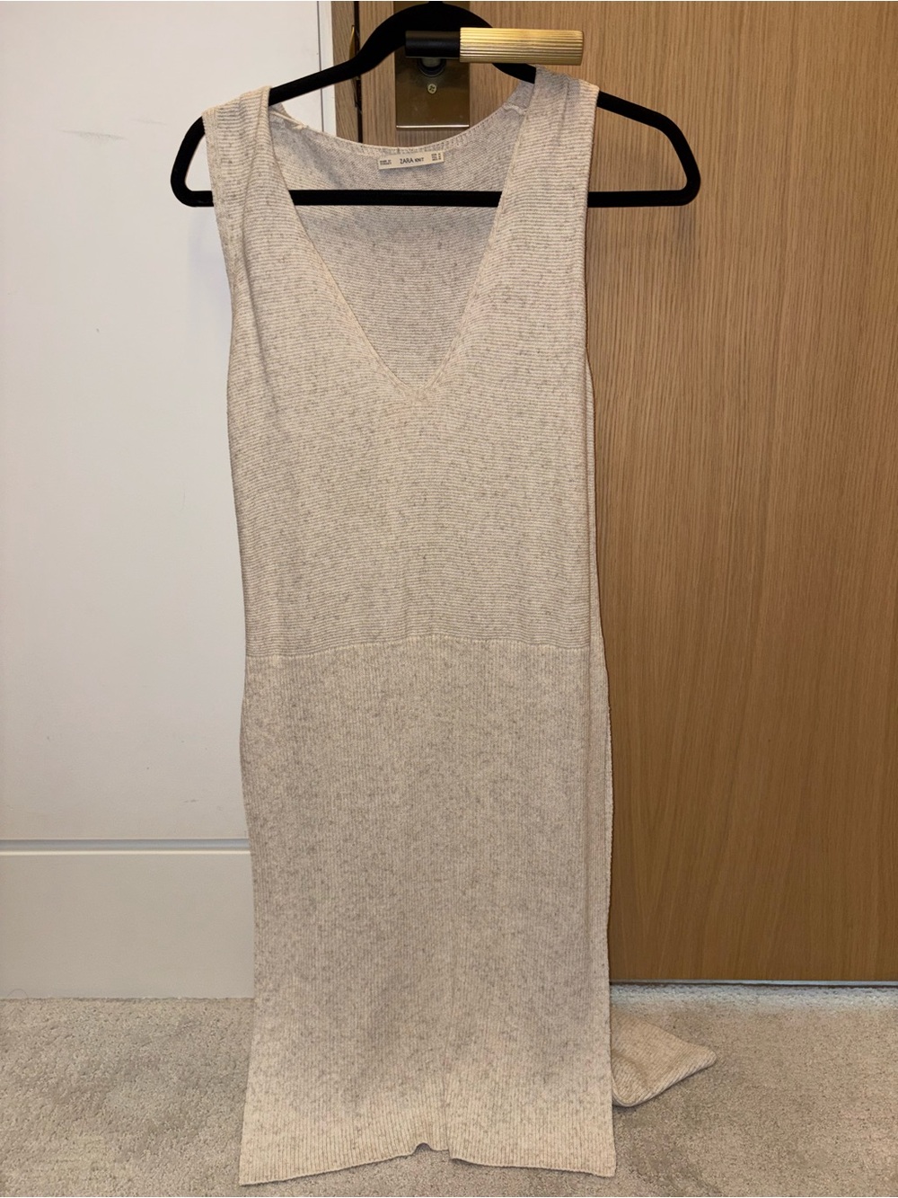 Zara Sleeveless V-Neck Knit in Oatmeal - Size Medium